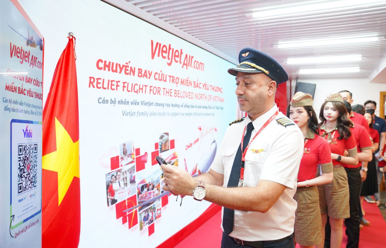 Người Vietjet hướng về miền Bắc yêu thương